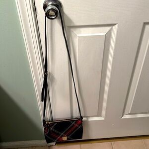 Like new (only used once) Dooney and Burke 
shoulder length pocketbook